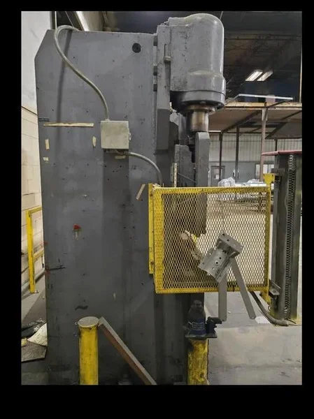 110 TON X 10&#039; PACIFIC HYDRAULIC PRESS BRAKE