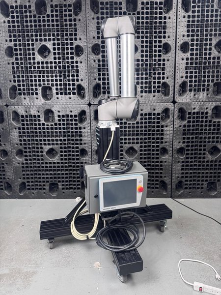 Universal Robots UR10 Collaborative Robot Arm, 2016 – 6 Axis