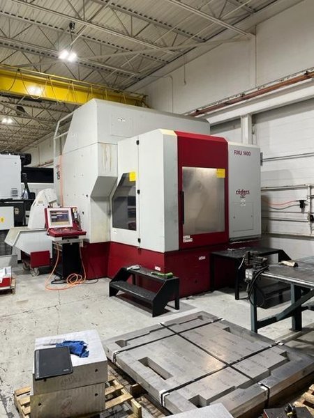 Roders Vertical Machining Center
