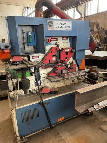 82 Ton Mubea HIW 750/320 Hydraulic Ironworker, 1999 –  Punches and Dies