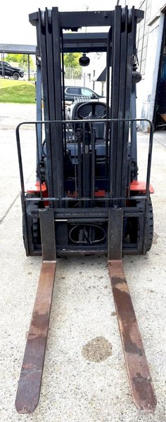 3750 Lb. Toyota Lift Truck, Pneumatic Tire, Triple Stage Mast, LP Gas, Side Shift