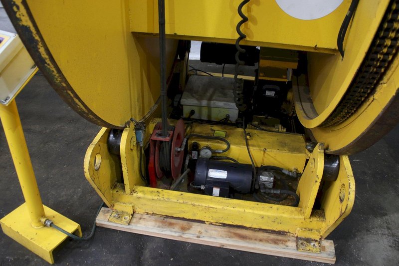 4000 LBS AIR TECHNICAL INDUSTRIES PACMAN TYPE UPENDER: STOCK #76417