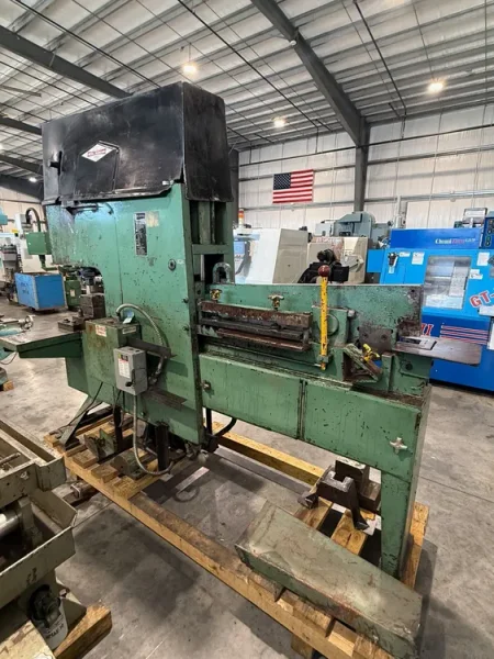 METAL MUNCHER MM61E18  49 Ton Ironworker USA #8135