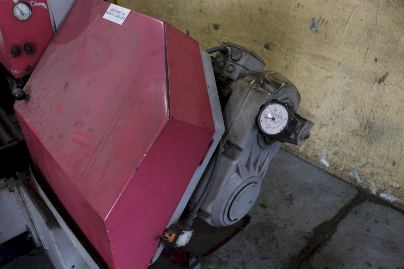 11.8' X 11.8' BEHRINGER 2 POST HORIZONTAL BAND SAW: STOCK #69883