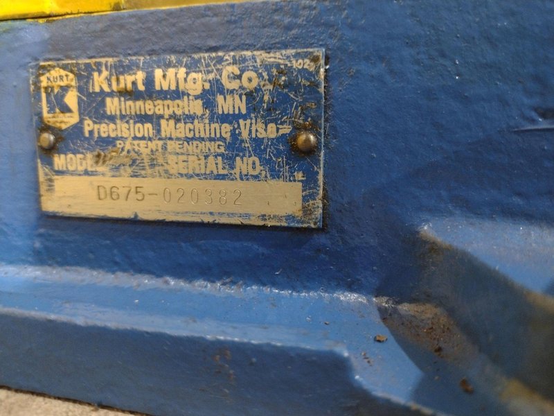 6&quot; KURT MODEL #D675 PRECISION MACHINE VISE W/ SWIVEL HANDLE: STOCK #23447