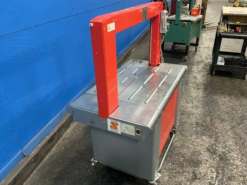 Strickland 25”x33.5” Automatic Arch Strapping Machine - 710l
