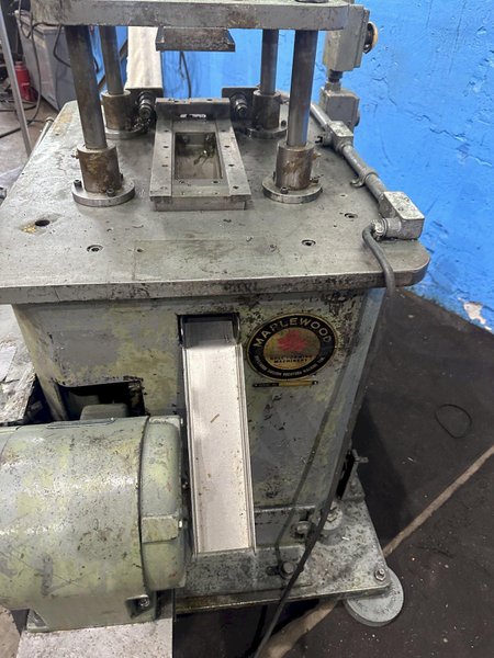 8 TON MAPLEWOOD 4 POST CUTOFF PRESS: STOCK #77508