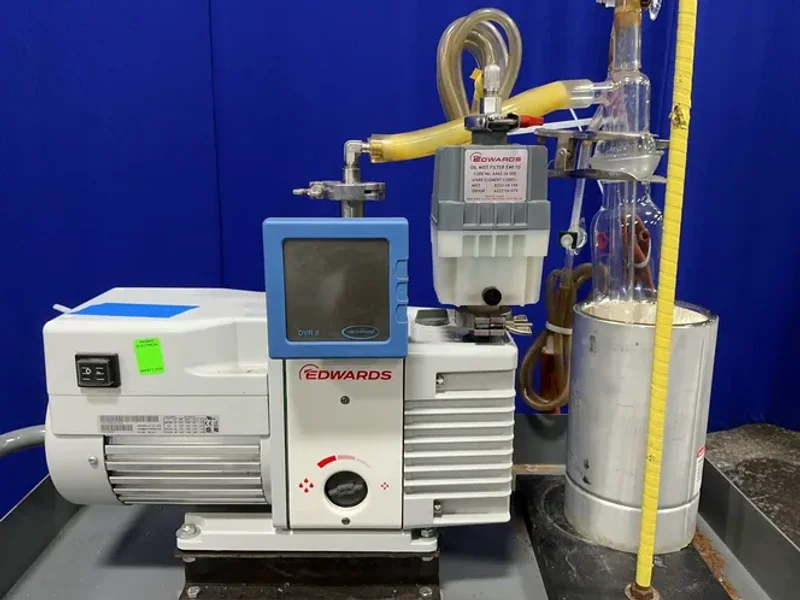 EDWARDS ROTARY VANE DUAL-STAGE VACUUM PUMP  -  RV3