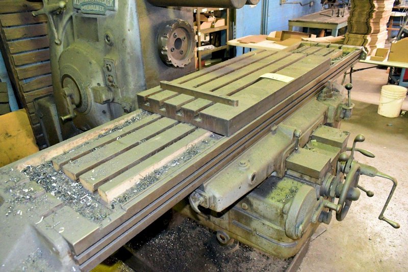KEARNEY &amp; TRECKER MILWAUKEE MODEL 4CK HORIZONTAL MILLING MACHINE: YOBRO #23955