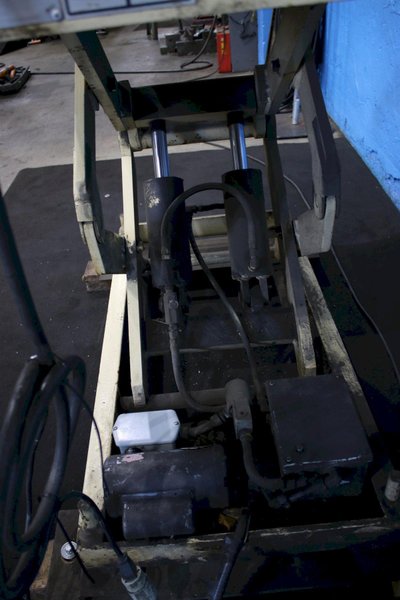 4000 LBS GLOBE HYDRAULIC SCISSORS LIFT TABLE: STOCK #75141