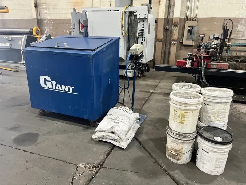 USED GIANT MODEL W-5C 5 CUBIC FOOT VIBRATORY BOWL YEAR: 2017