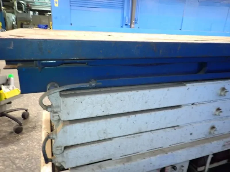MARK INDUSTRIES 750 LBS SCISSOR LIFT  -  S19ET