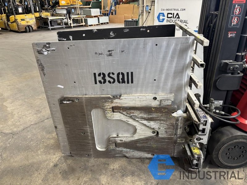 2,500 LB. CASCADE MODEL 25D-CCS-350 HYDRAULIC CARTON CLAMP ATTACHMENT
