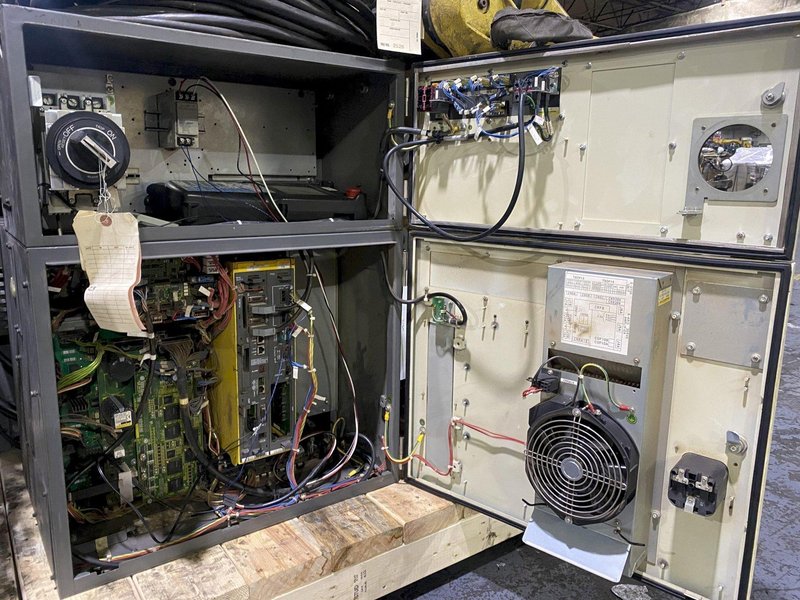 FANUC – ArcMate 100iC/6L w/ R-30iB Controls PARTS ONLY