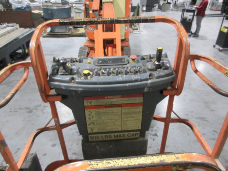 JLG E300AJ 30' Electric Articulating Boom Lift, 48V, 500 lb Capacity- Auction Item