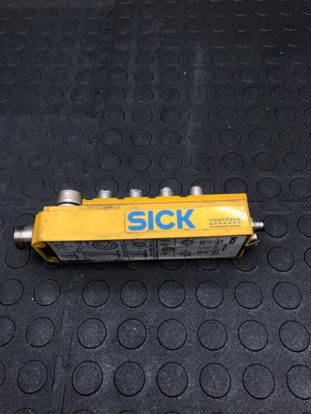 SICK UE4155-01BC700 Safety Controller 1024057 USED