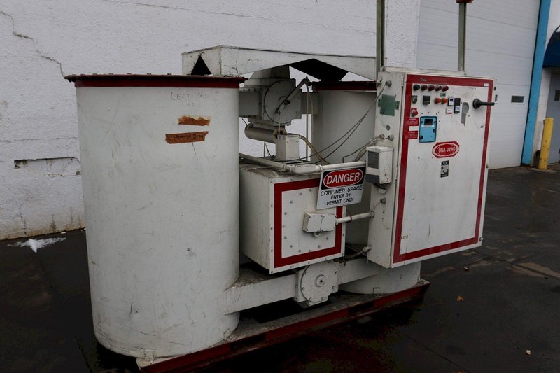 UNI DYN DESSICANT HOPPER DRYER WITH VERTICAL HOPPER: STOCK #71337