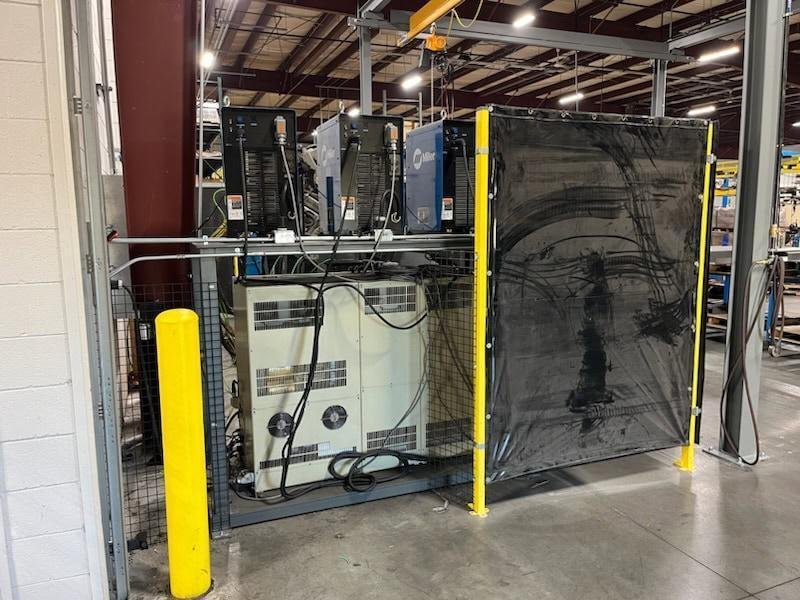 Yaskawa Motoman EA1400 Triple-Arm Robot Welding Cell, 2004 – 450 Amp Miller Auto Axcess 450