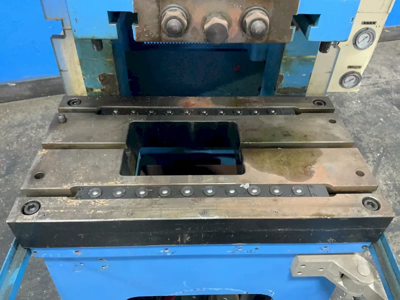 WASINO ENGINEERING 45 METRIC TON GAP FRAME PRESS  -  PUX45