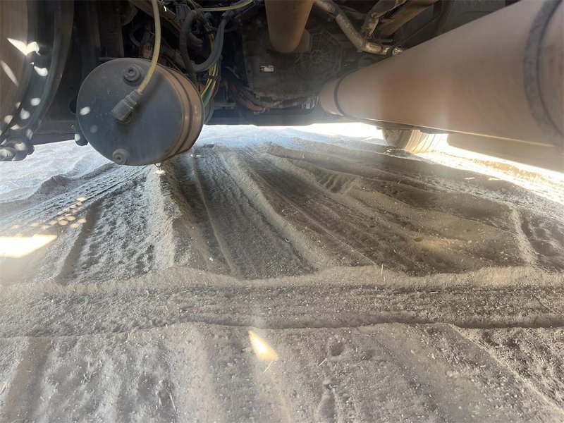 2020 Freightliner CA126SLP - Cascadia  3AKJHHDR2LSLR4945