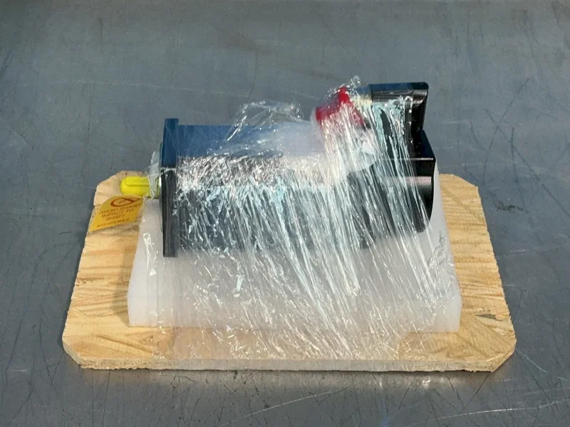 ALLEN-BRADLEY 4000RPM 1.07HP KINETIX VP LOW INERTIA SERVO MOTOR  -  VPL-A0753E-PJ12AA