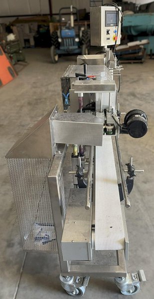 (A) WEIGHPACK Complete Set: Zippy Bagger R-L, Primolinear Scale V-5 2L/3P, Infeed Conveyor, Floor Hopper