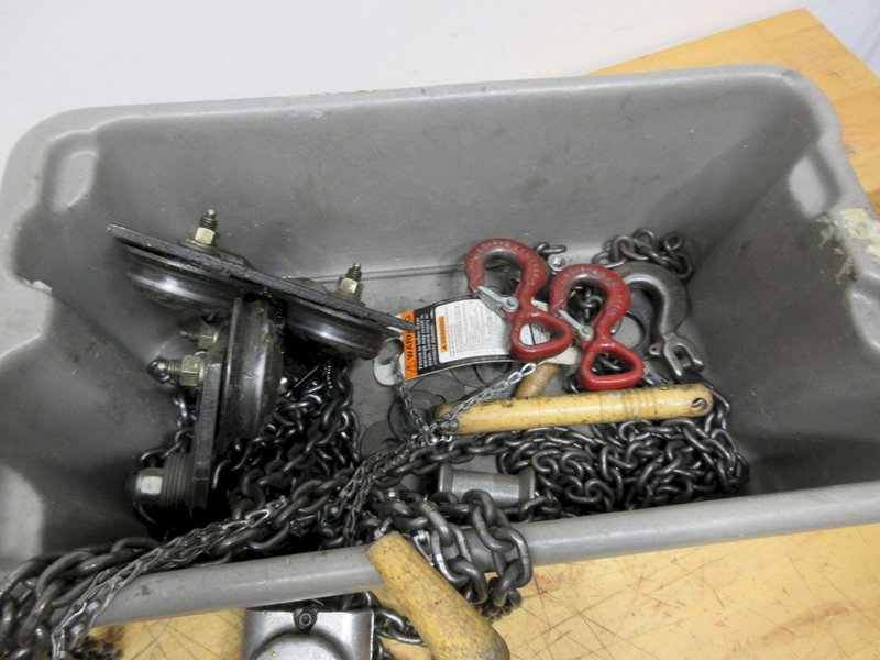 ARO Pneumatic Chain Hoists 1 Ton &amp; 1/4 Ton &amp; Assorted Parts- Auction Item