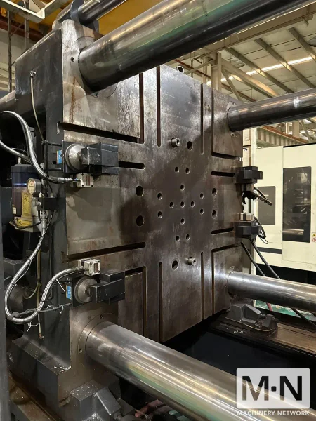 680 TON 101 OZ WOOJIN MODEL SM680 INJECTION MOLDING MACHINE MFG 2014