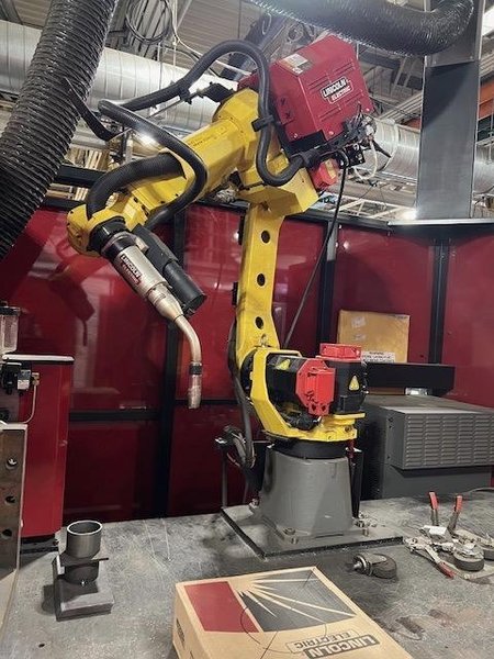 Lincoln Electric System 5 Robot Welding Cell, 2016 – 350 Amp Lincoln Electric R360 Power Supply, Fanuc ARCMate100iC Robot