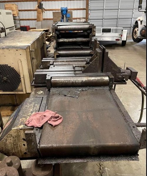 18" x 24" MARVEL 81A AUTOMATIC VERTICAL BAND SAW STOCK# 2845