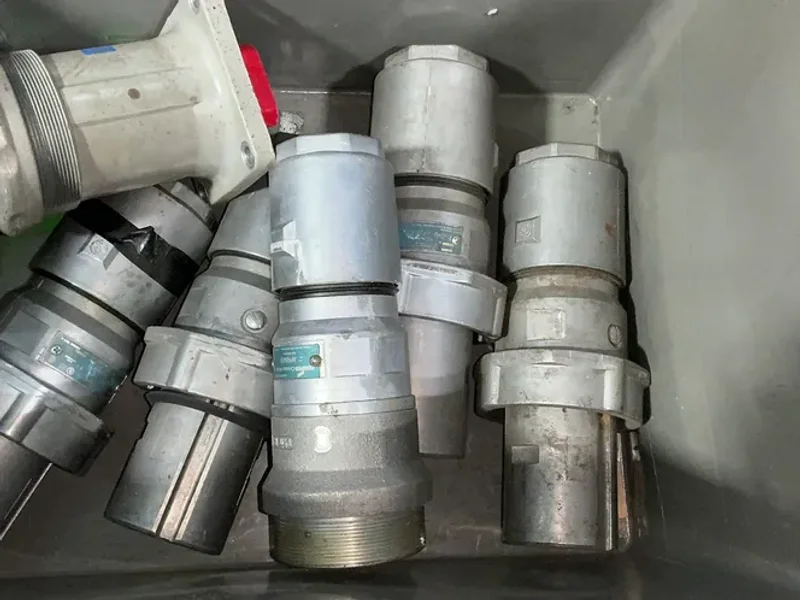 CROUSE HINDS ARKTITE PLUGS