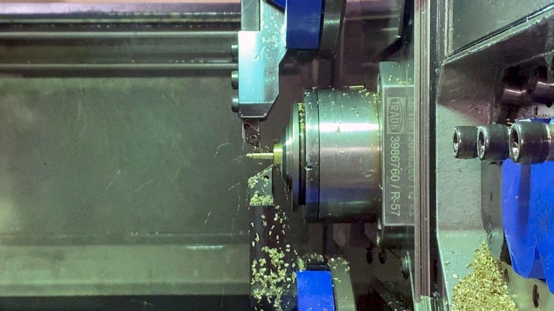 Traub TNL26 CNC Swiss Lathe, 2001- LNS Bar Feeder, Mist Collector, Conveyor, 34 Stations, Live Tools