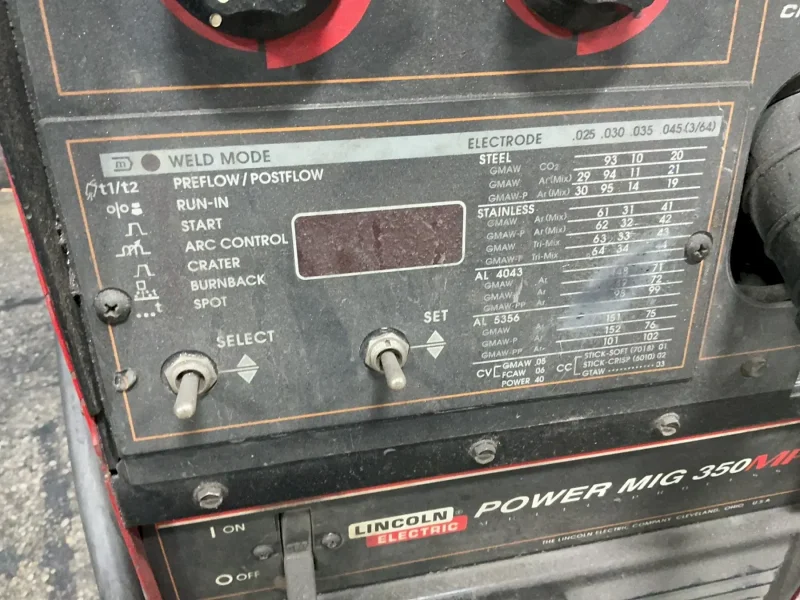 LINCOLN ELECTRIC 300 A WELDER  -  POWER MIG 350MP