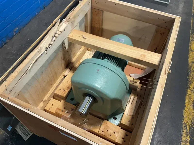 TSUBAKI 1:120 RATIO GEAR MOTOR   -  GMTA220-63L120B