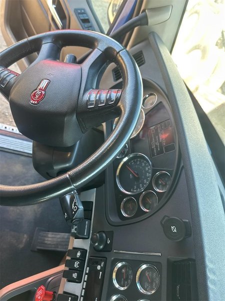 2022 Kenworth T680 1XKYD49X9NJ466983