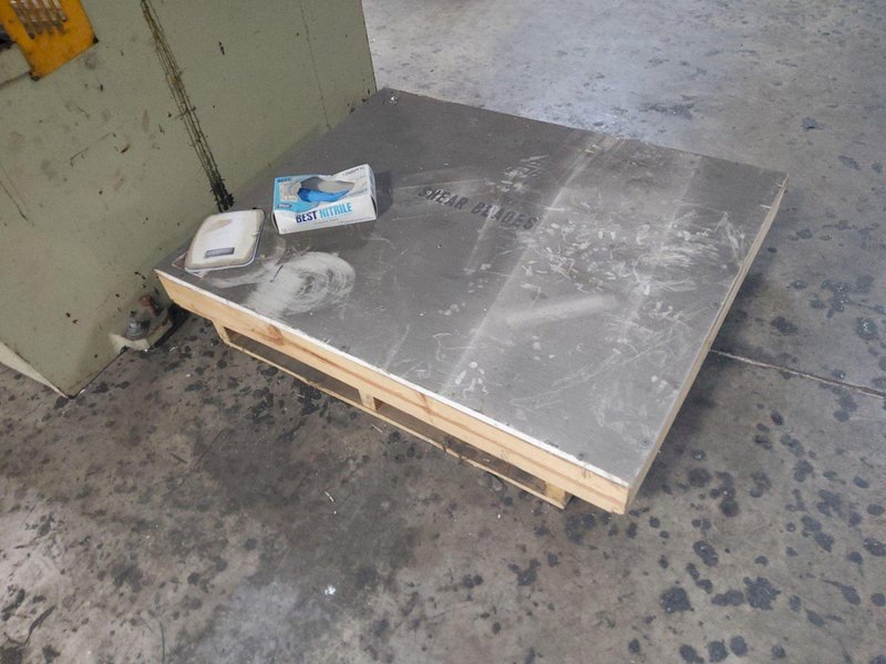 2005 U.S. INDUSTRIAL MACHINERY 12′ X 1/4″ CNC SHEAR