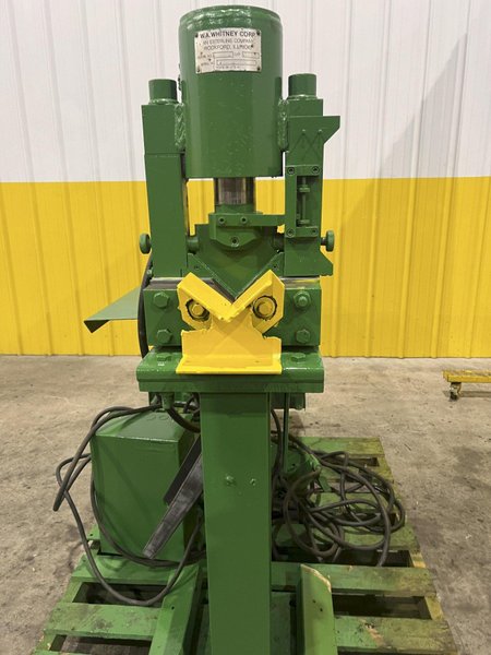18 TON X 4" X 4" X 1/4" W.A. WHITNEY MODEL #606-250 HYDRAULIC ANGLE SHEAR: STOCK #22155