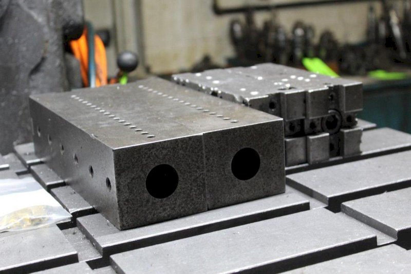 2.5&quot; DEVLIEG 2B-36 SPIRAMATIC HORIZONTAL BORING MILL W/ TOOLING. STOCK # 0881425