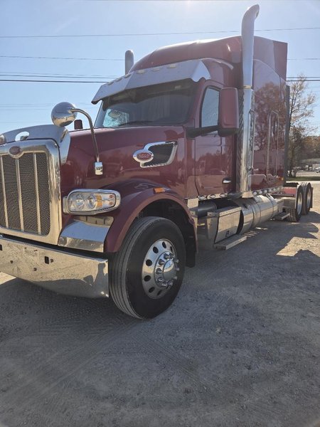 PETERBILT 567 - Trucks