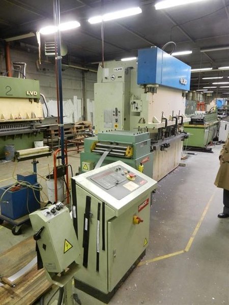 Dimeco decoil./ straight LVD punchpress + rollforming