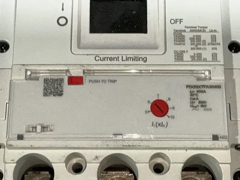 EATON MOLDED CASE CIRCUIT BREAKER  -  PDG33P0400TFAJ