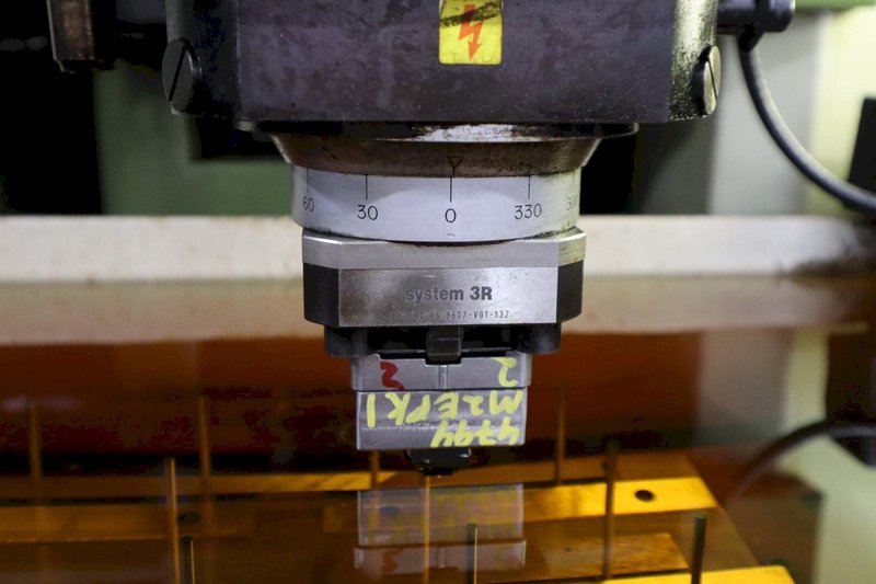 Makino Edge2-A24MR Sinker Type CNC EDM Electrical Discharge Machine, MGF-30, C-Axis, 24 ATC- Auction Item