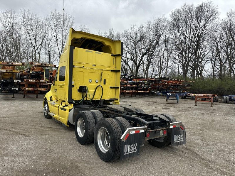 International LF687 Sleeper Truck, 2016 – 1.1 Million Miles – Cummins ISX – Tandem Axle Highway Tractor