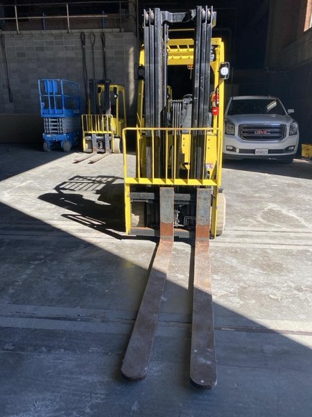 Hyster E70XN Electric Cushion Tire Forklift, 2020 – 7,000 lb Capacity, AC Drive, Sit-Down Rider