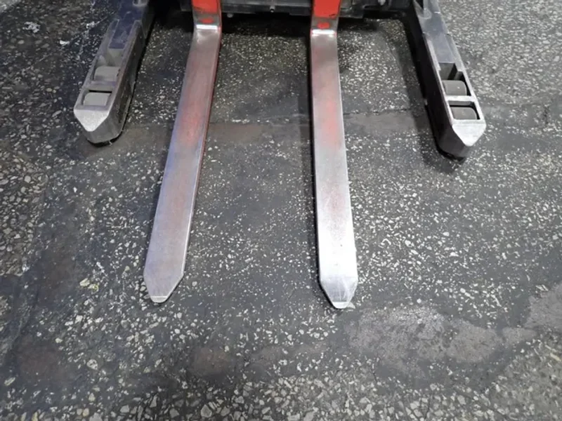 Raymond 3000 Lbs Electric Stand Up Fork Lift - Easi R30tt