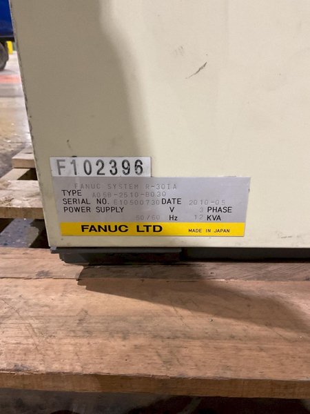 FANUC R-2000IB/165F w/ R30IA CONTROLLER AND PENDANT USED 2010 MISMATCHED