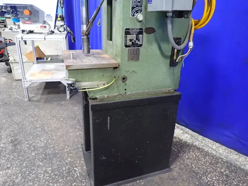DENISON 6 TON MULTIPRESS  -  R063MC25702405220