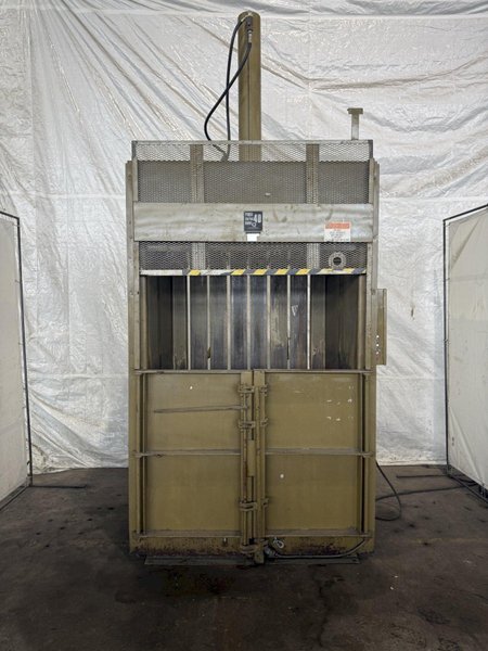 54&quot; X 40&quot; PIQUA SERIES 40 VERTICAL BALER. STOCK # 0131825