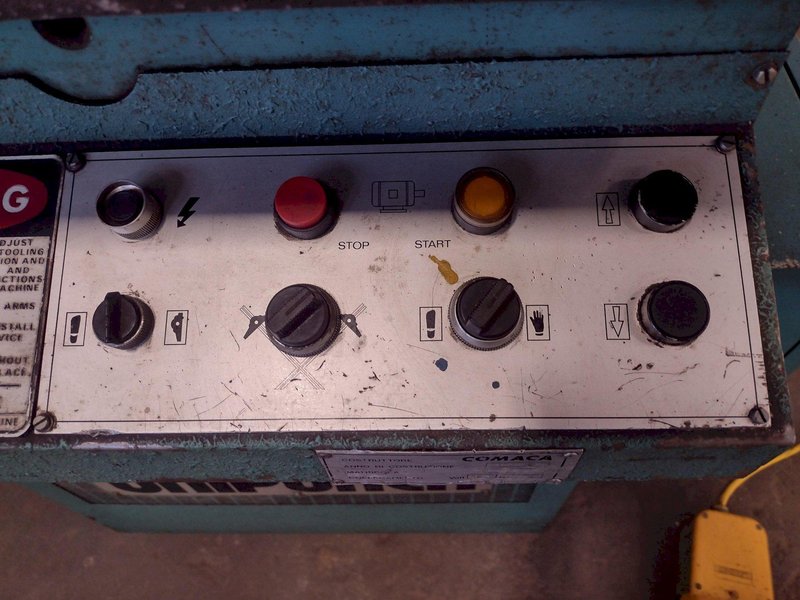 10&quot; X 10&quot; X 3/16 UNIPUNCH MODEL COMACA CH 260 HYDRAULIC ANGLE NOTCHER: STOCK 17381