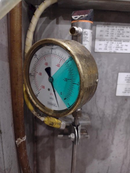 CRYSTAL FILTRATION CONTINUOUS FILTER COOLANT SYSTEM, WITH DRAG-OUT CONVEYOR : YOBRO #25069